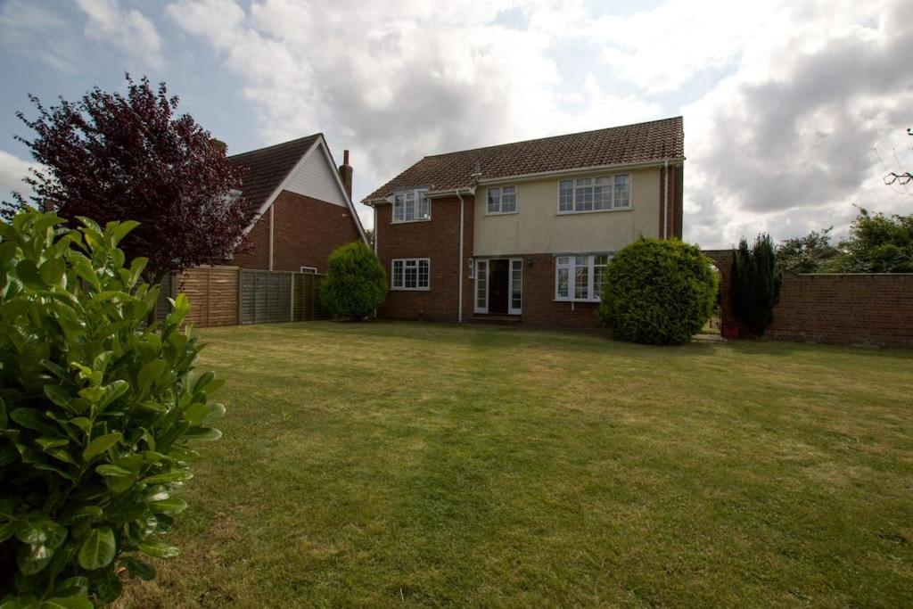 Spacious 5 Bed In The Countryside, Close To Frinton-on-sea Holiday home Kirby Cross