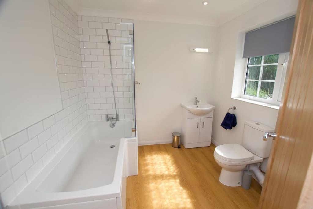 Spacious 5 Bed In The Countryside, Close To Frinton-on-sea *